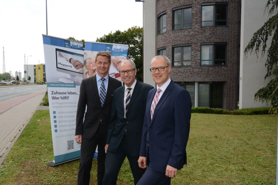 Eröffneten das Beratungszentrum Alter und Pflege in der Bahnhofstraße 50 (von links): Günther Agethen (Leiter des Kreissozialamtes), Landrat Manfred Müller, Kreisdirektor Dr. Ulrich Conradi. (Foto: Amt für Presse- und Öffentlichkeitsarbeit, Kreis Paderborn, Anna-Sophie Schindler)